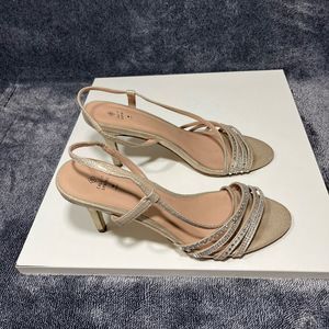 Call It Spring Open Toe Silver Glitter EVENING/WEDDING SHOES 3” Sz 7.5 Jewels